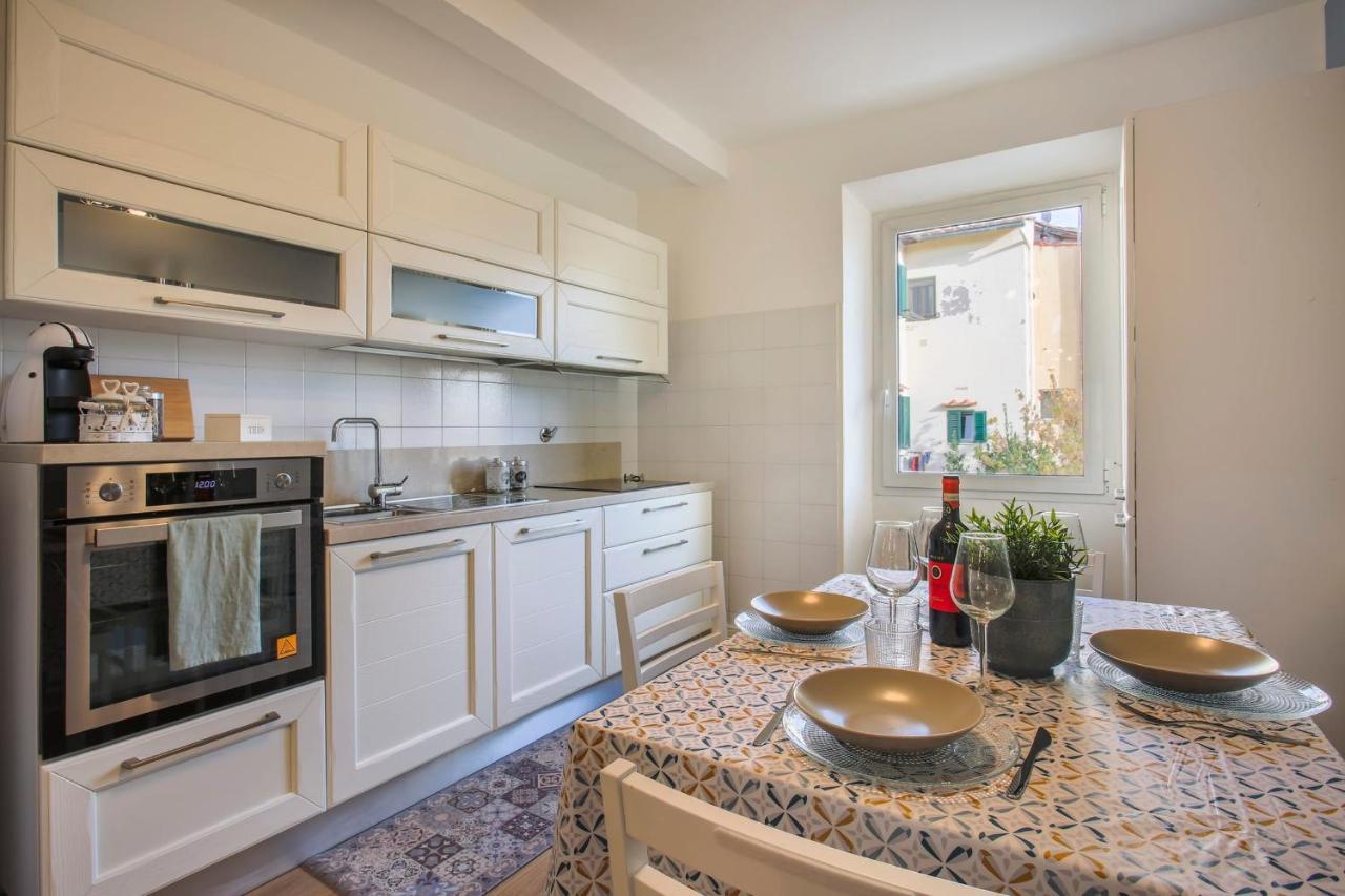 Sanzanobi In Appartement *